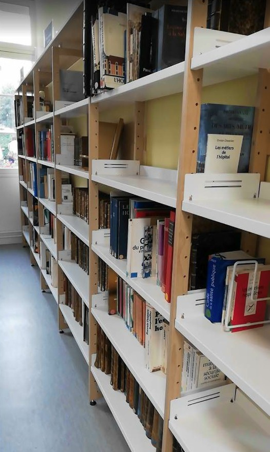 Salle de lecture, usuels.