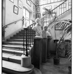 Escalier menant à la bibliothèque du Musée des moulages, 1989.