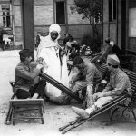 Visite du pacha de Casablanca aux soldats hospitalisés à l’hôpital Cochin, distribution de tabac,18 juillet 1915.