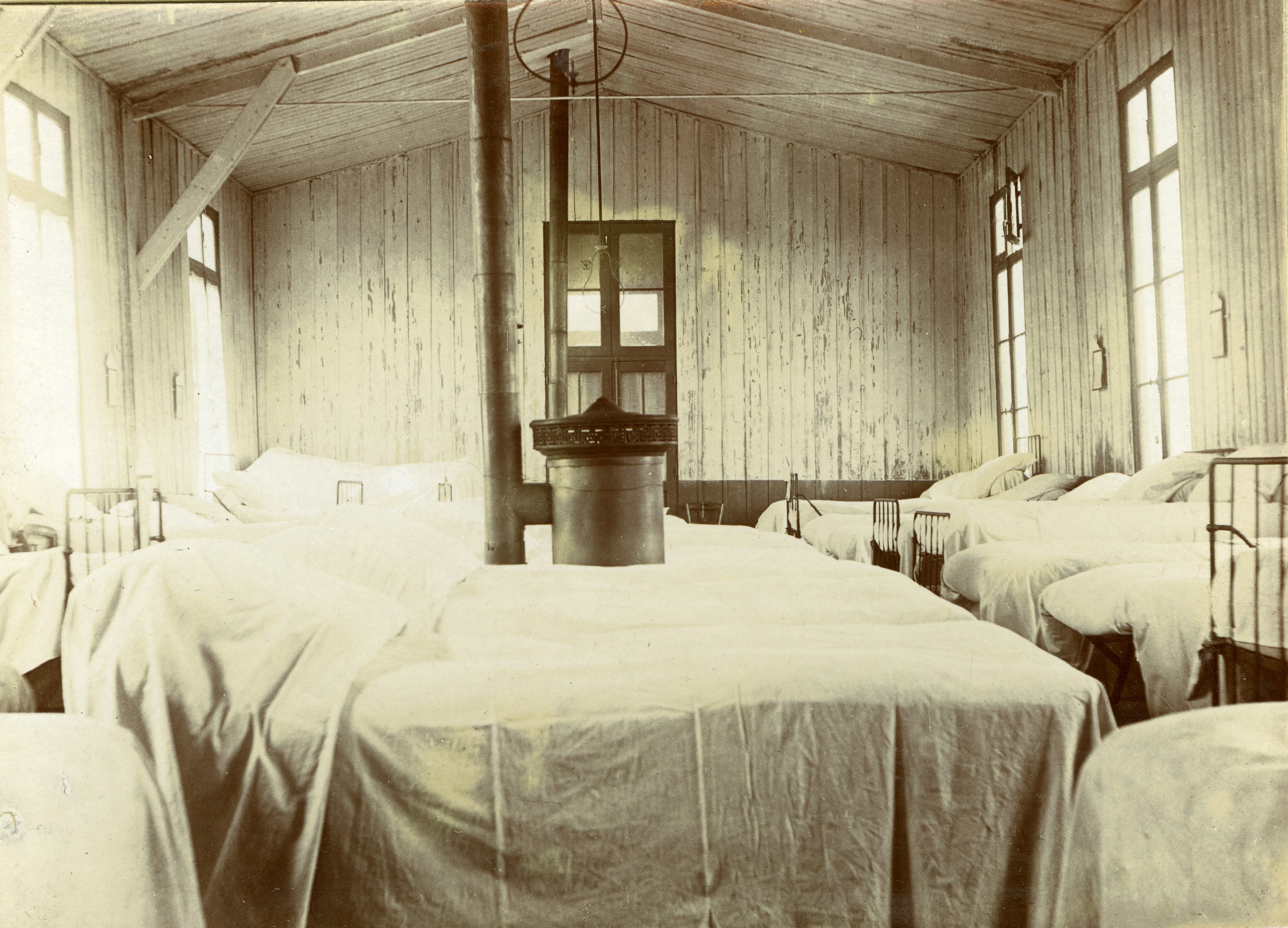 Hôpital Claude-Bernard, dortoir pour la variole dans le Pavillon 3, sans date.