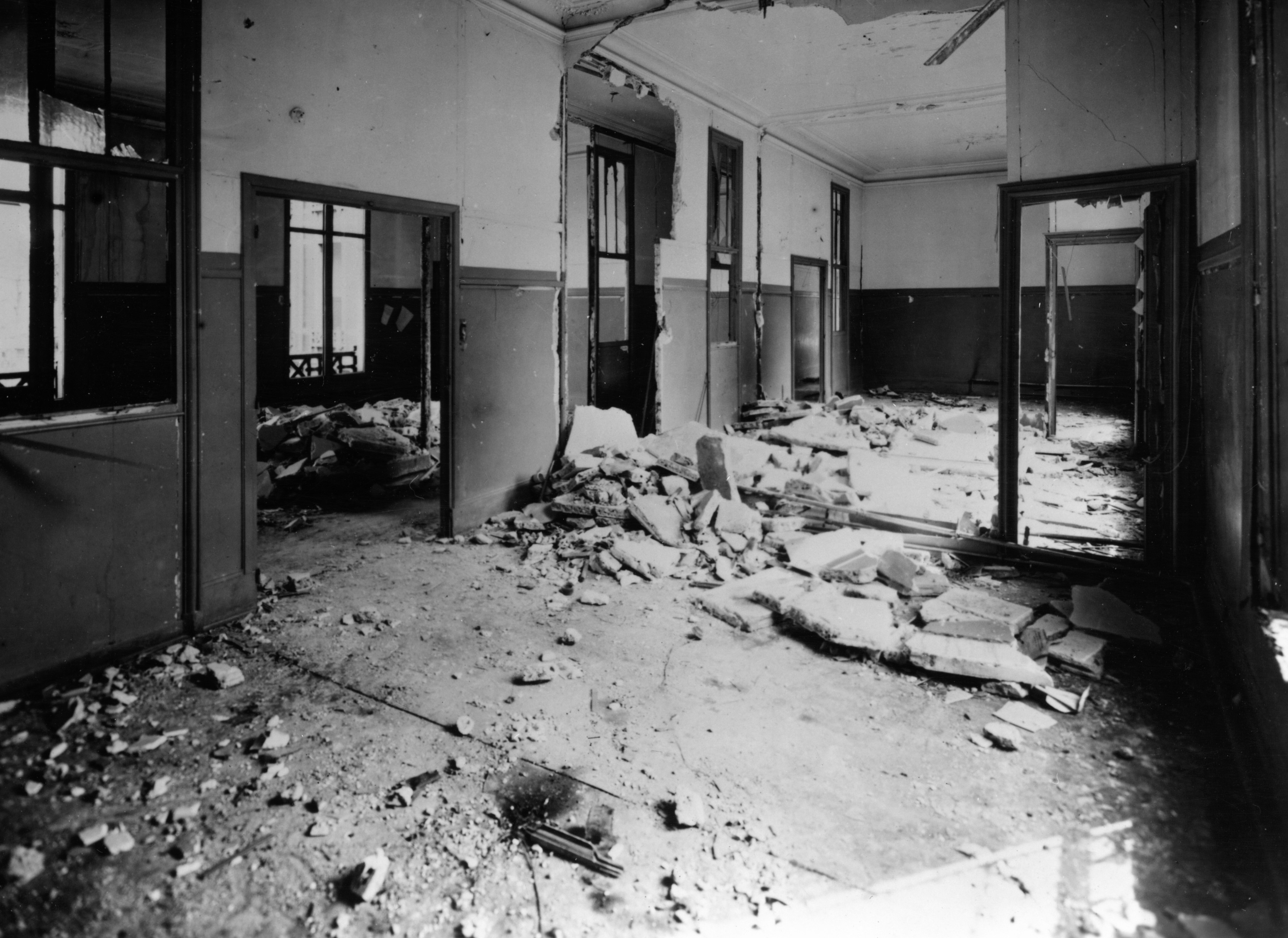 Ancien hôpital d’Ambroise-Paré bombardé le 3 mars 1942 (Archives AP-HP, APR/3/Fi/4/1077).