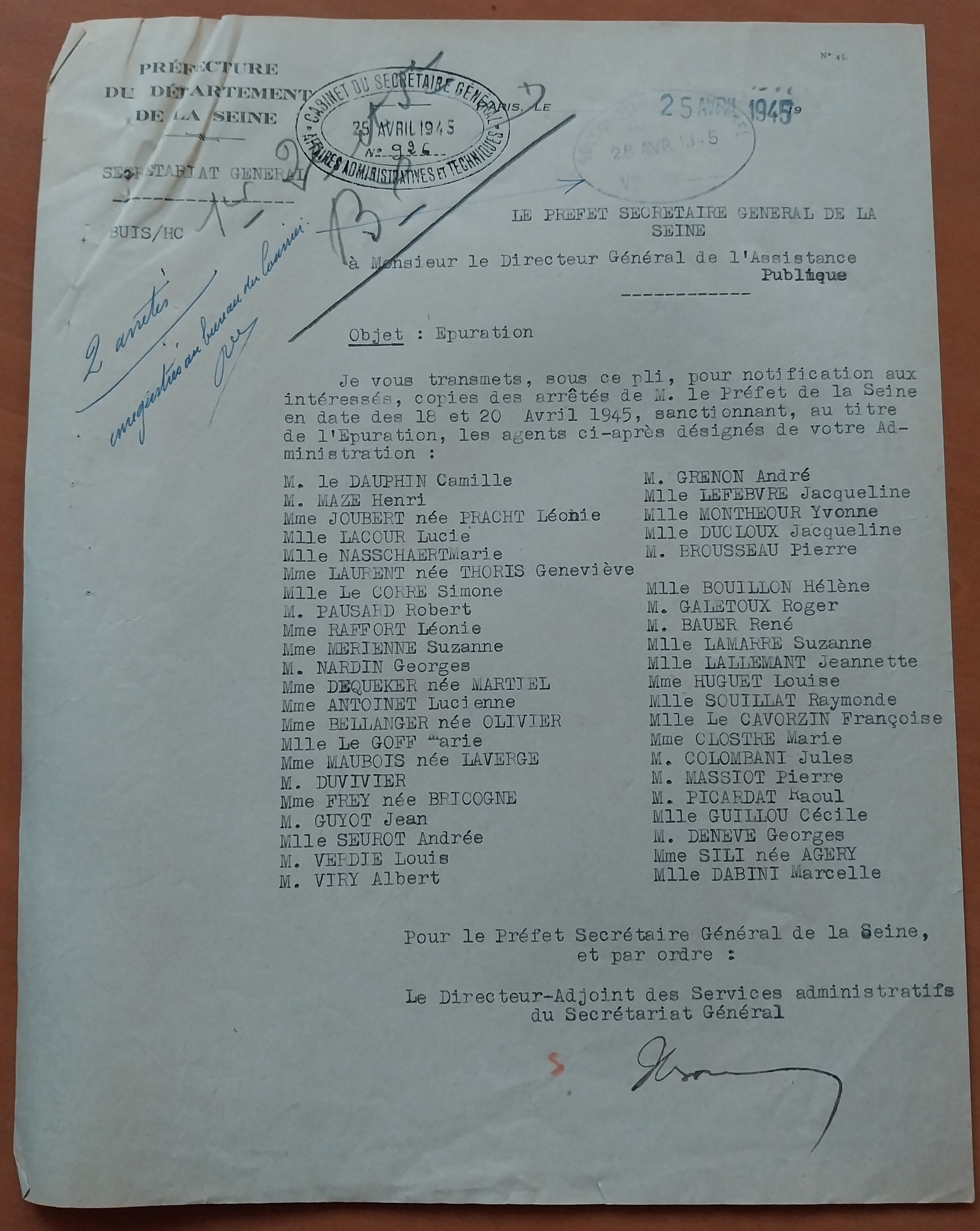 Note du préfet de la Seine au directeur général de l’AP lui transmettant deux arrêtés sanctionnant des agents de l’AP au titre de l’épuration, 25 avril 1945 (805/FOSS/8)