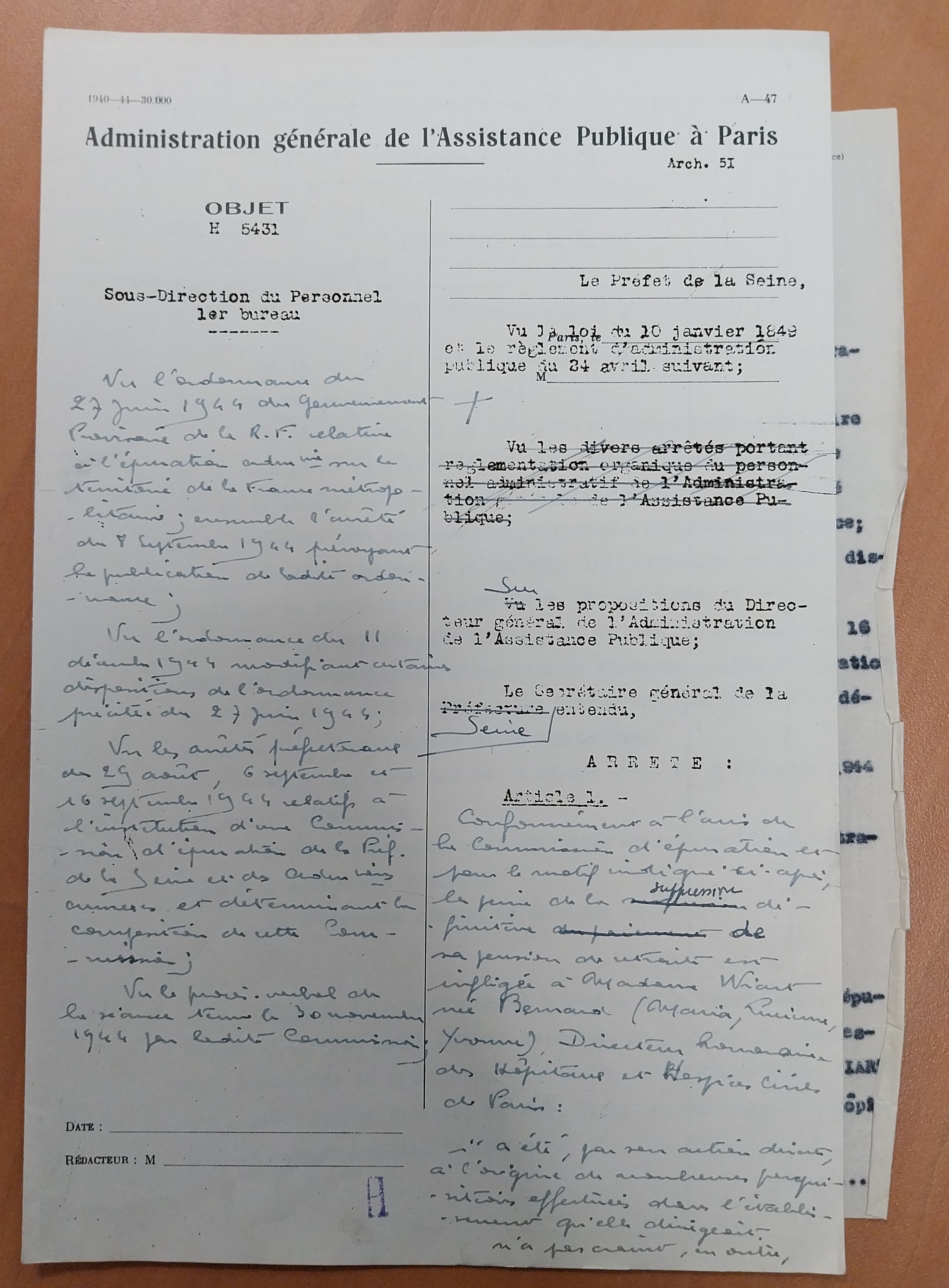 Minute de l’arrêté préfectoral révoquant Yvonne Wiart avec suspension définitive de sa pension, [janvier 1945]